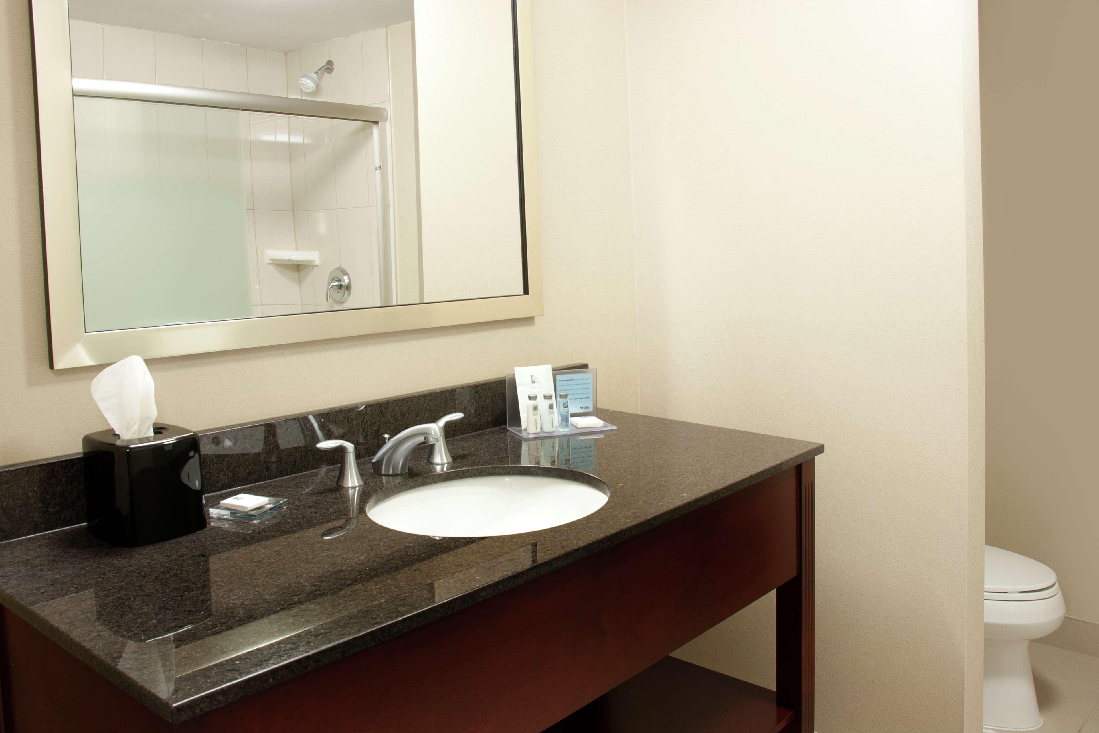 Hampton Inn By Hilton Brampton - Toronto Екстериор снимка