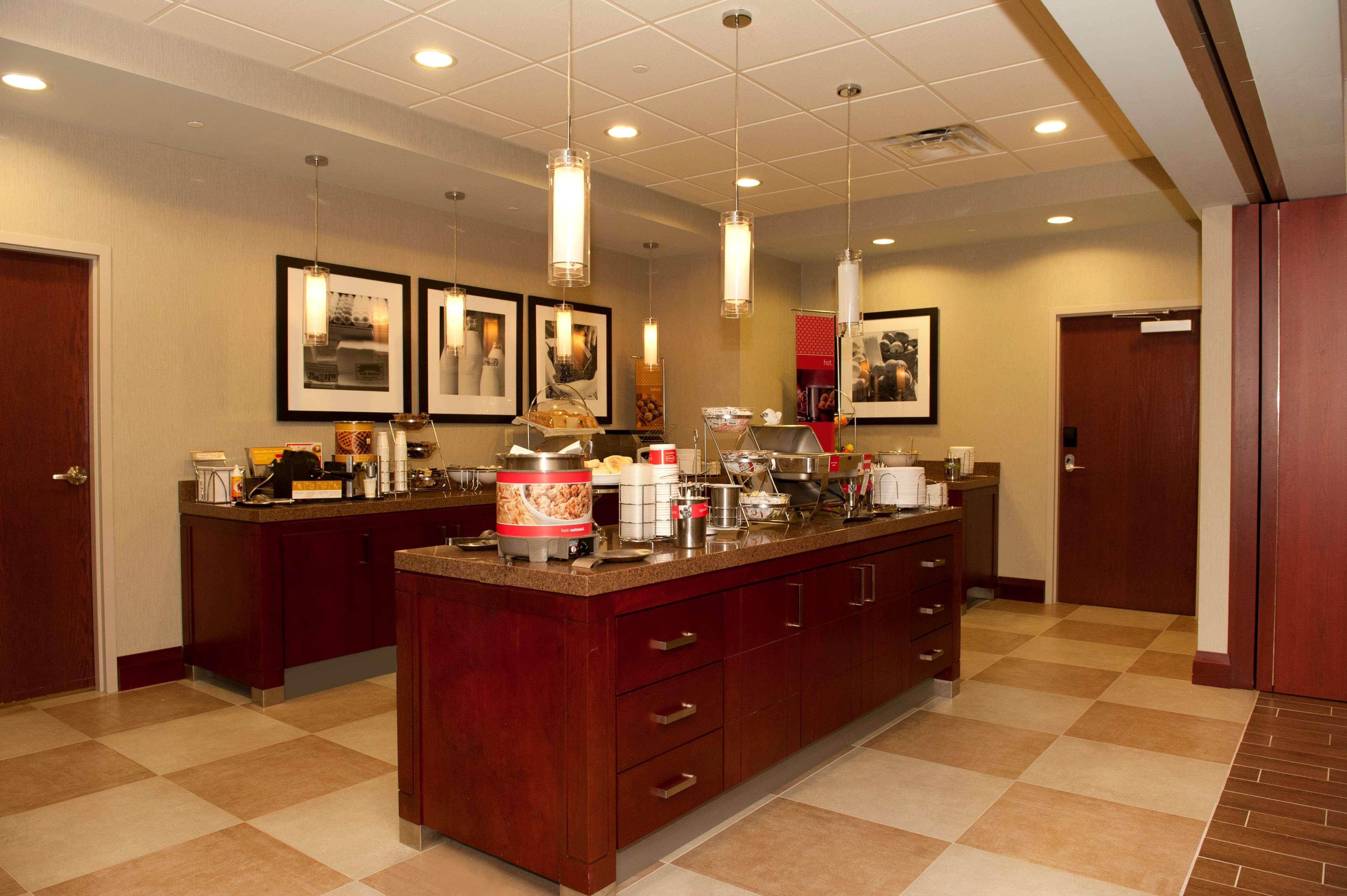 Hampton Inn By Hilton Brampton - Toronto Екстериор снимка