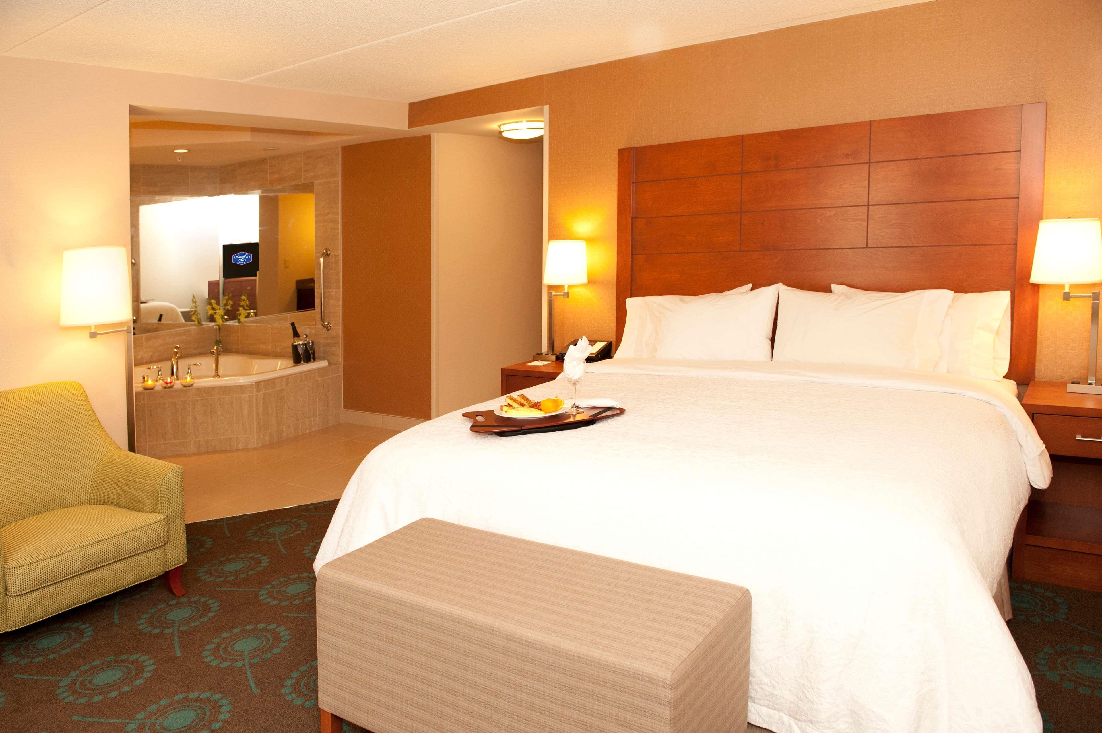 Hampton Inn By Hilton Brampton - Toronto Екстериор снимка
