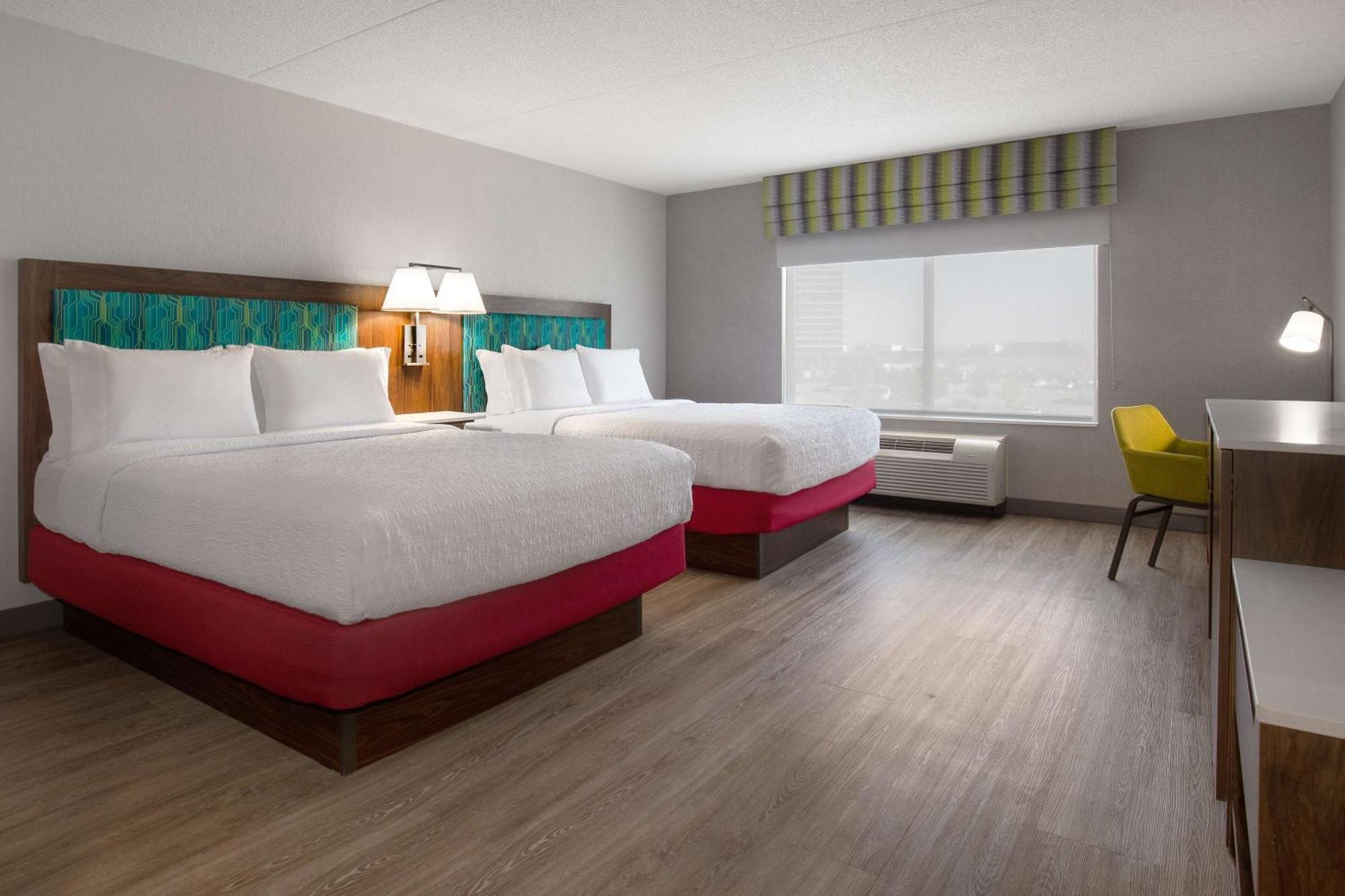 Hampton Inn By Hilton Brampton - Toronto Екстериор снимка