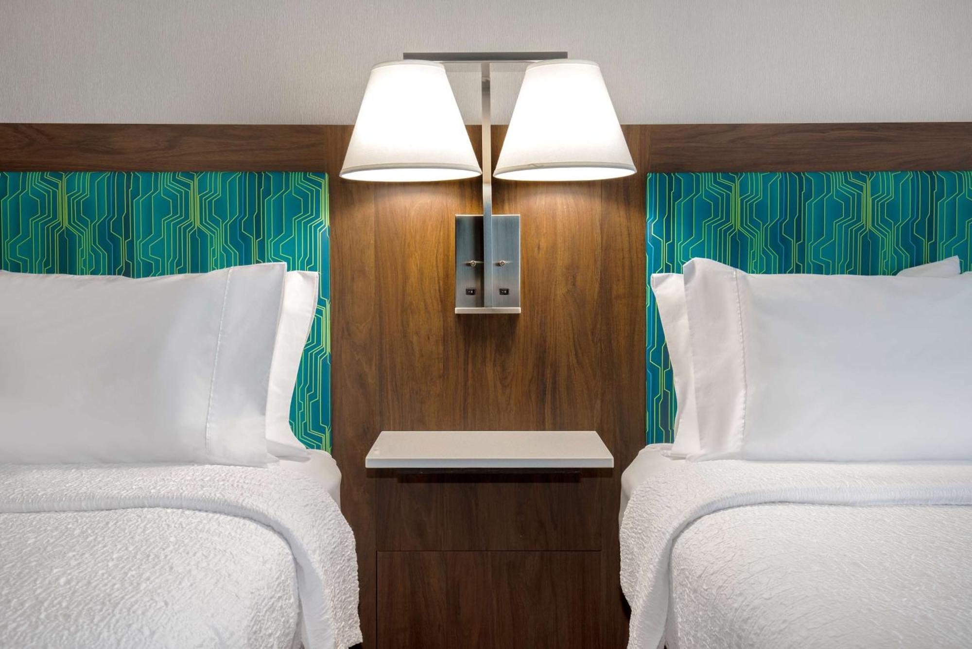 Hampton Inn By Hilton Brampton - Toronto Екстериор снимка