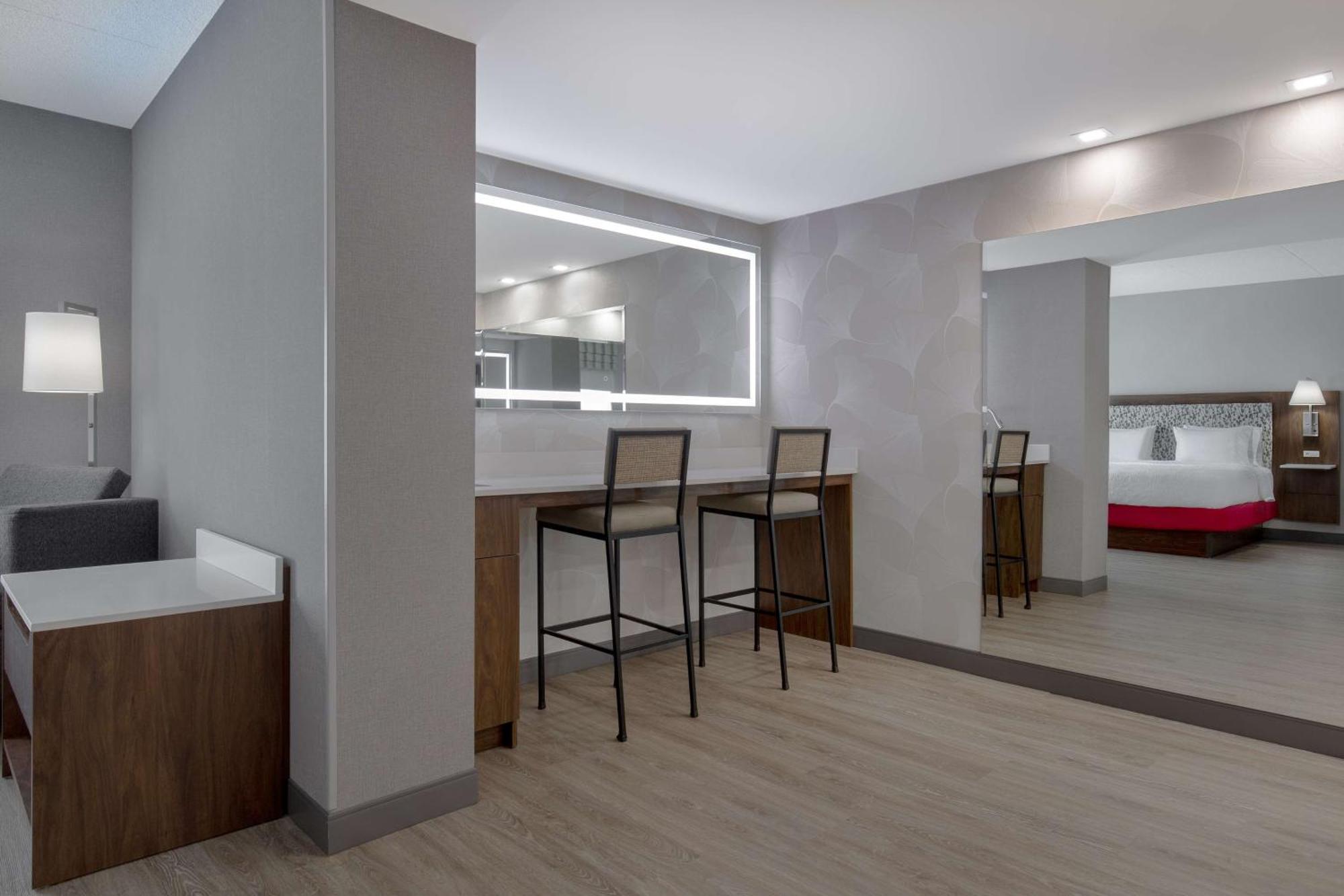 Hampton Inn By Hilton Brampton - Toronto Екстериор снимка