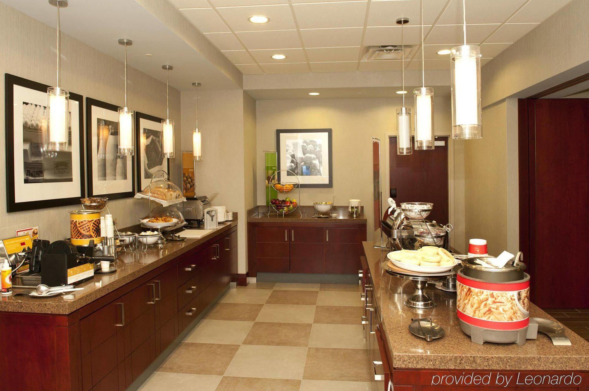 Hampton Inn By Hilton Brampton - Toronto Екстериор снимка